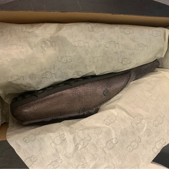 Women Ugg slippers Lane Metallic Gray Size 7 US New With Box - Picture 6 of 9